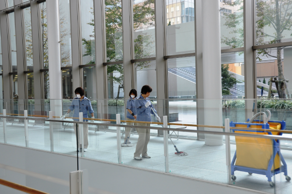 東建社について