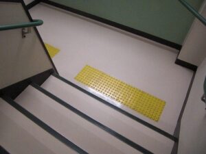 東京都立川市ビニール床ワックス剥離清掃