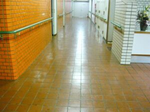 所沢市　訓練施設　床面洗浄