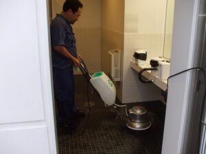 千葉県香取市公共施設２４時間トイレ床清掃