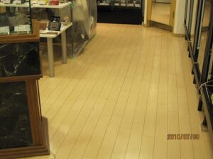 立川市商業施設テナント床剥離清掃