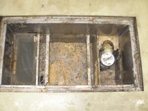 日野市内大学　グリストラップ清掃