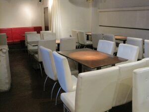 東京都　渋谷区　イタリアンレストラン　店舗床面ワックス剥離洗浄作業