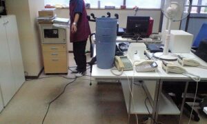 東京都　板橋区　事務所オフィス床面洗浄ワックス塗布