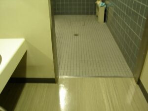東京都　世田谷区　公共施設　床面洗浄　タイル＆床