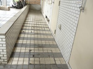 東京都　世田谷区　マンション　共用部通路　洗浄