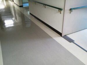 東京都　板橋区　公共施設　床清掃