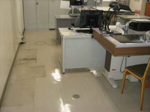 オフィスビル　床清掃