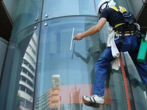 東京都　江東区　オフィスビル　ガラス清掃