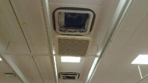 東京都　荒川区　オフィスビル兼店舗　フィルター清掃