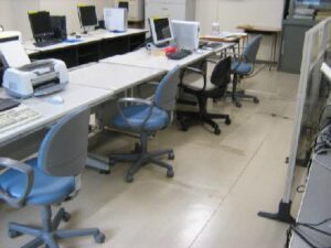 埼玉県　所沢市　オフィス　弾性床　床洗浄