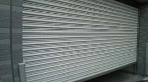 新宿区　マンションシャッター高圧洗浄作業