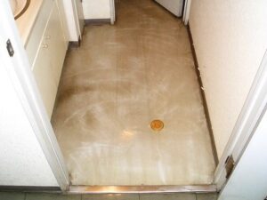 立川市　オフィスビル　トイレ床面剥離清掃 