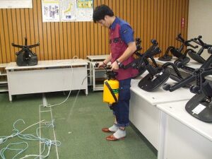 公共施設　カーペット洗浄作業