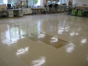 東京都　渋谷区　オフィスビル事務所　床面剥離洗浄ワックス塗布作業
