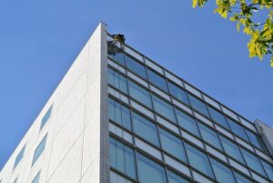 東京都大田区オフィスビル高所ガラス清掃（ビル清掃）作業