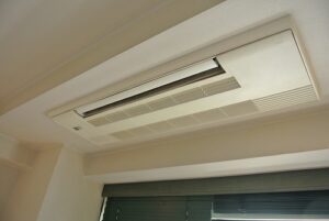 東京都台東区 ホテル空調室内機 強アルカリイオン水を使用したエアコンパーツの洗浄