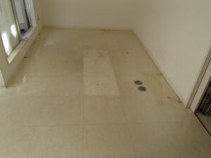 東京都渋谷区　ネイルサロン　床面剥離洗浄ワックス塗布作業