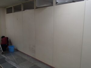 東京都板橋区　事務所オフィス　パーテーション清掃