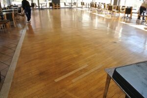 群馬県宿泊施設レストランフローリング床ワックス剥離洗浄