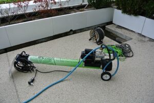 東京都中野区オフィスビル　高所ガラス清掃