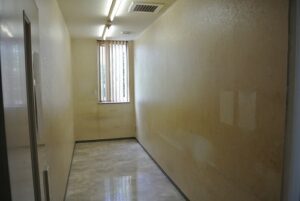 東京都立川市　アルカリ電解水プレシャスを使った喫煙室の全面洗浄