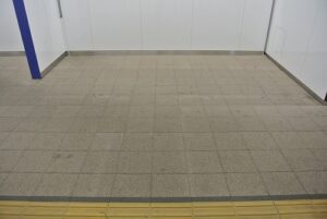 東京都　公共施設インターロッキング高圧洗浄（サーフェイスクリーナー使用）