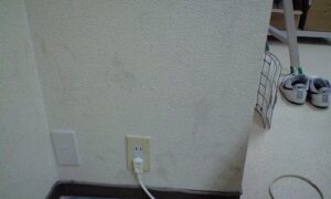 東京都　板橋区　事務所壁紙クロス清掃作業