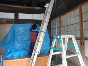 千葉県香取市　築180年古民家　清掃作業風景
