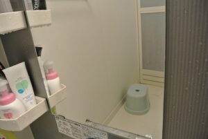 東京都渋谷区　個人宅　風呂鏡（カガミ）　うろこ汚れ除去洗浄