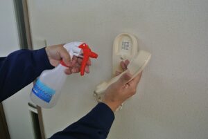 アルカリイオン電解水使用によるインターホンの掃除（清掃） ・除菌　　東建社　東京