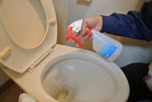 強アルカリイオン電解水使用による便所トイレ清掃 ・除菌作業